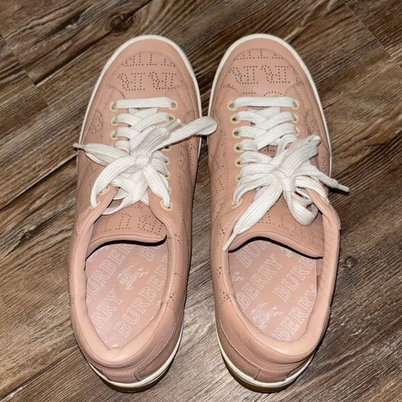BURBERRY Leather sneakers made in Italy pink color Excellent condition 36.5. - Picture 5 of 10